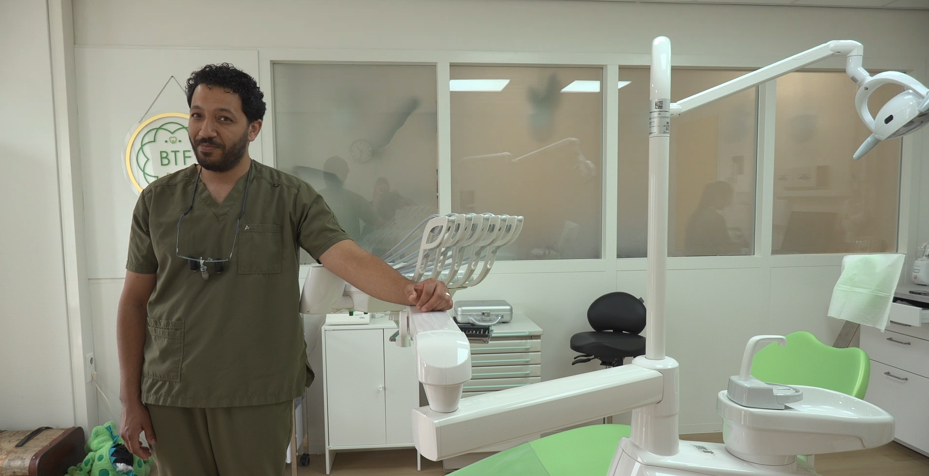 VIDEO: Holistische tandarts kijkt verder dan tanden alleen