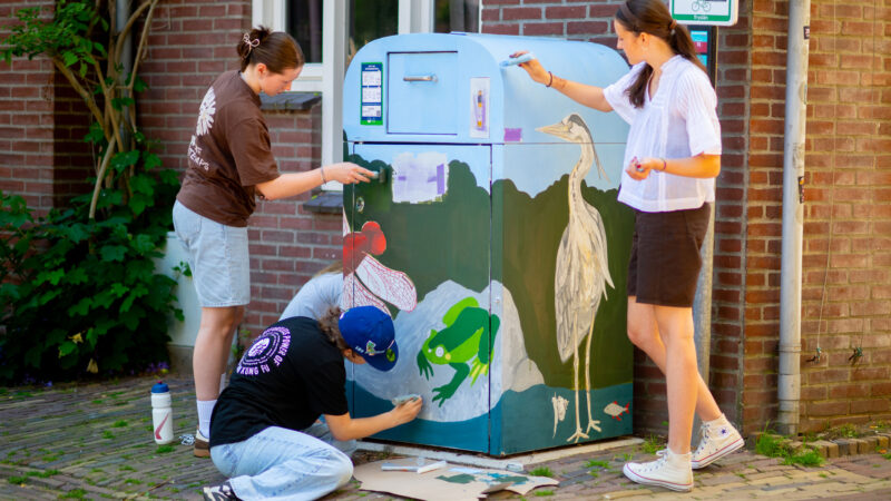 Kleurrijke make-over containers binnenstad: “Nieuwe betekenis”