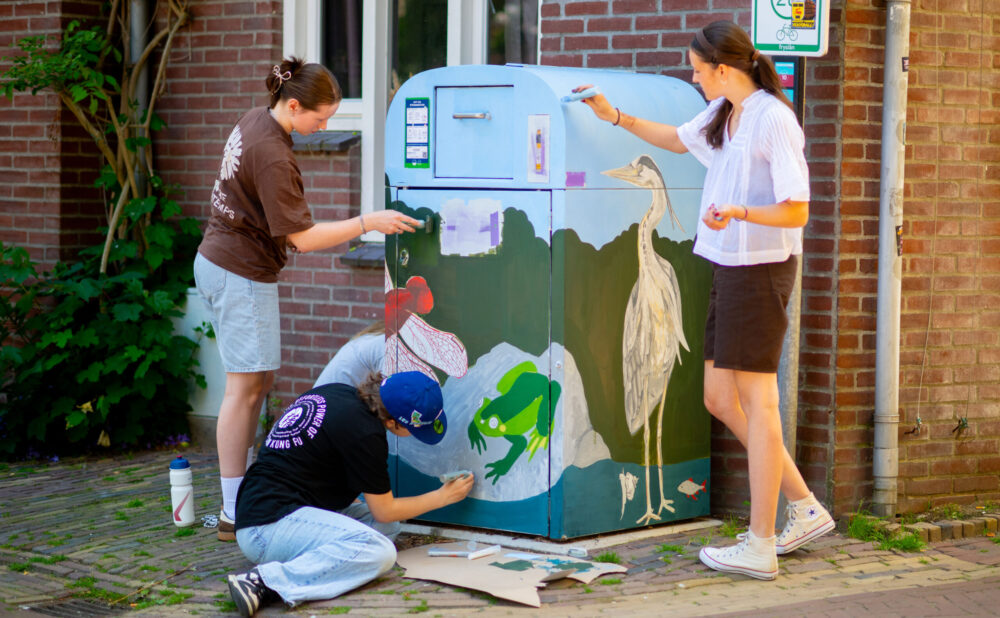 Kleurrijke make-over containers binnenstad: “Nieuwe betekenis”