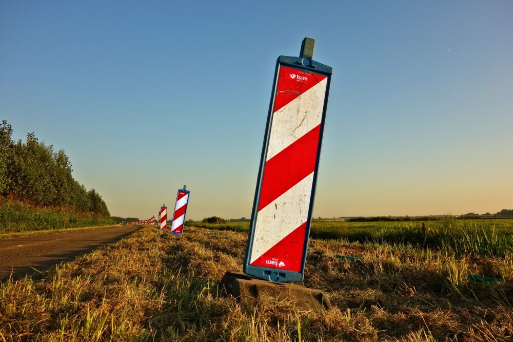 Weg naar Stiens deels dicht door asfalteringswerkzaamheden