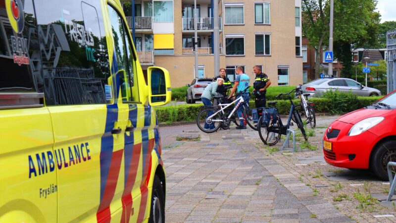 Fietser raakt gewond na val op rotonde aan Bleeklaan