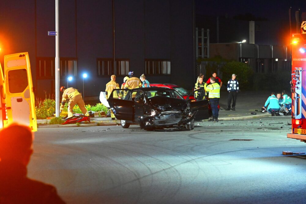 Twee auto’s botsen op kruising in Leeuwarden, meerdere gewonden