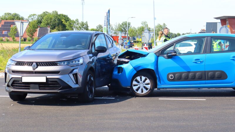 Aanrijding op kruising N357 bij Stiens zorgt voor verkeershinder
