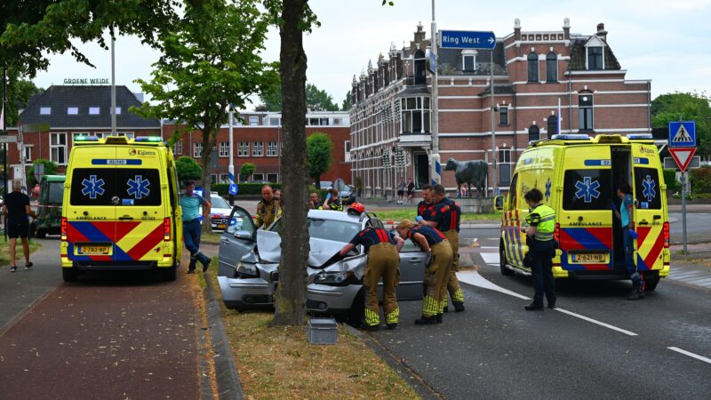 Twee gewonden bij ongeval op Harlingerstraatweg in Leeuwarden