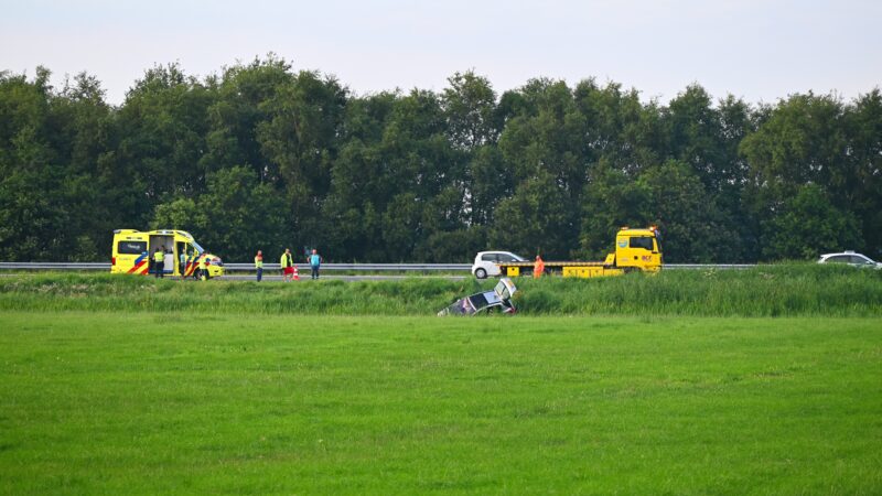 Auto belandde in sloot langs N31 bij Wergea