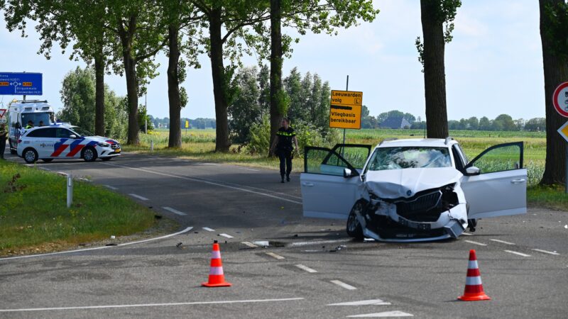 Ernstig ongeval op N393 bij Middelsedyk: persoon naar ziekenhuis