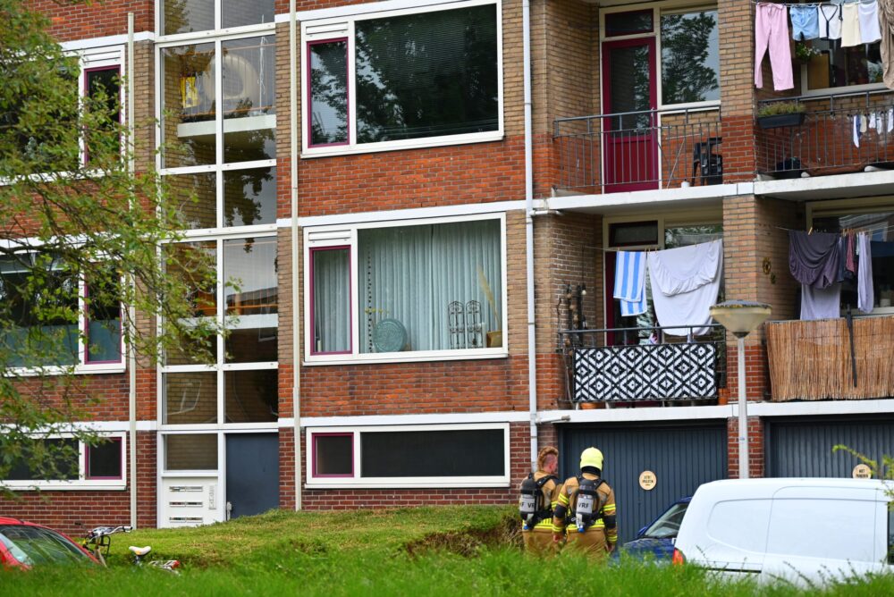 Gaslucht in bedrijfspand aan Bordineweg in Leeuwarden, brandweer doet onderzoek