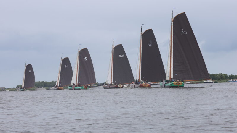 Skûtsje Grou vecht zich naar zesde plek en behoudt koppositie