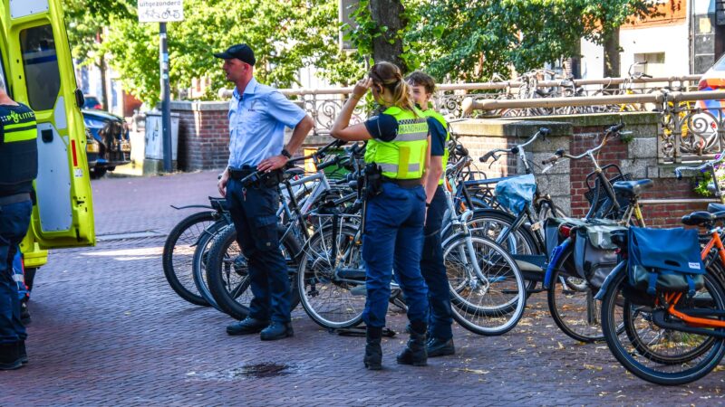 Automobilist rijdt door na aanrijding met fietser