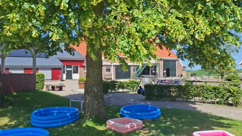 Kinderboerderij Doniastate zet spetterbadjes buiten vanwege warm weer