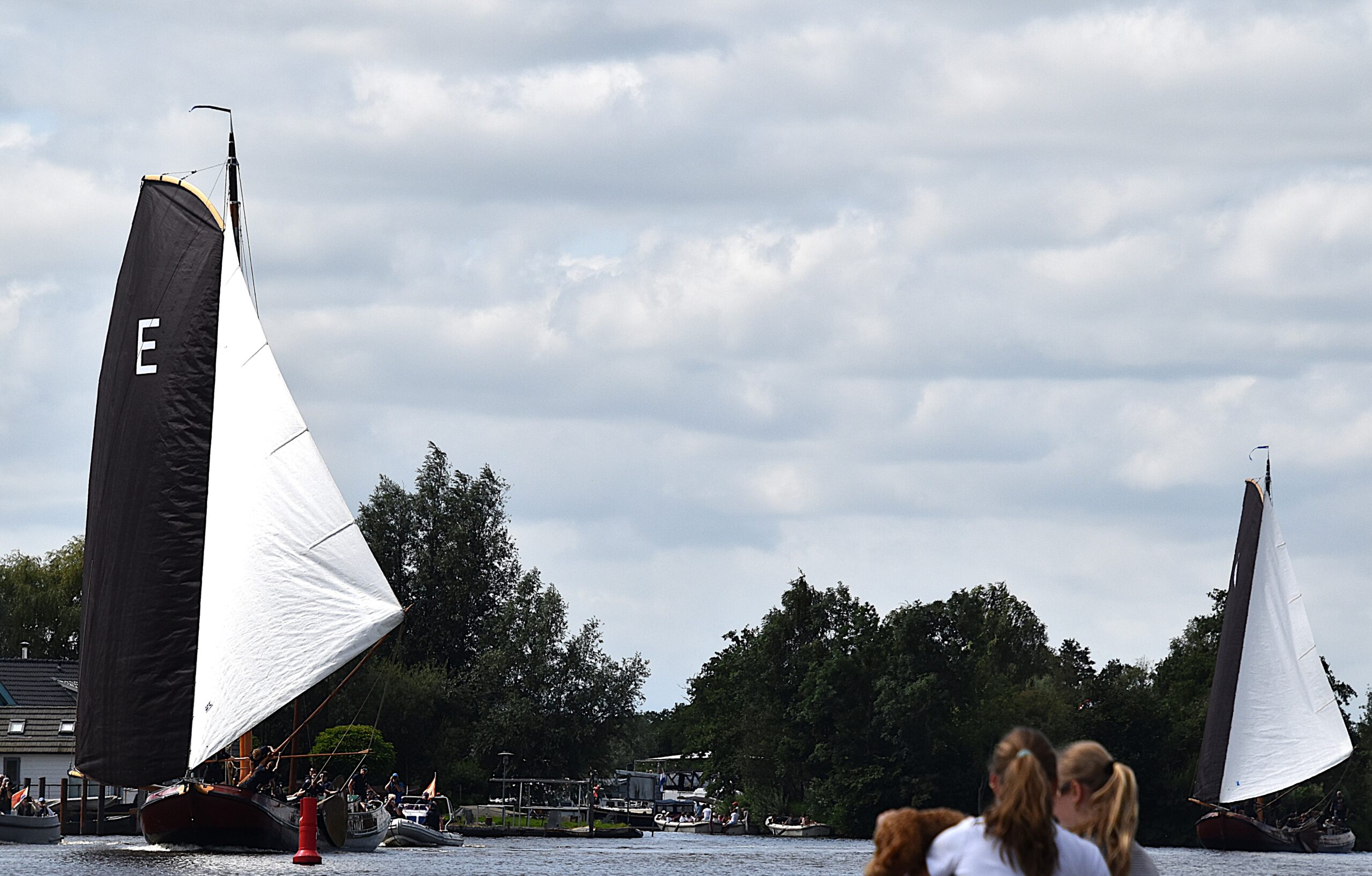 Earnewâld prolongeert titel na spektakel op eigen thuiswater