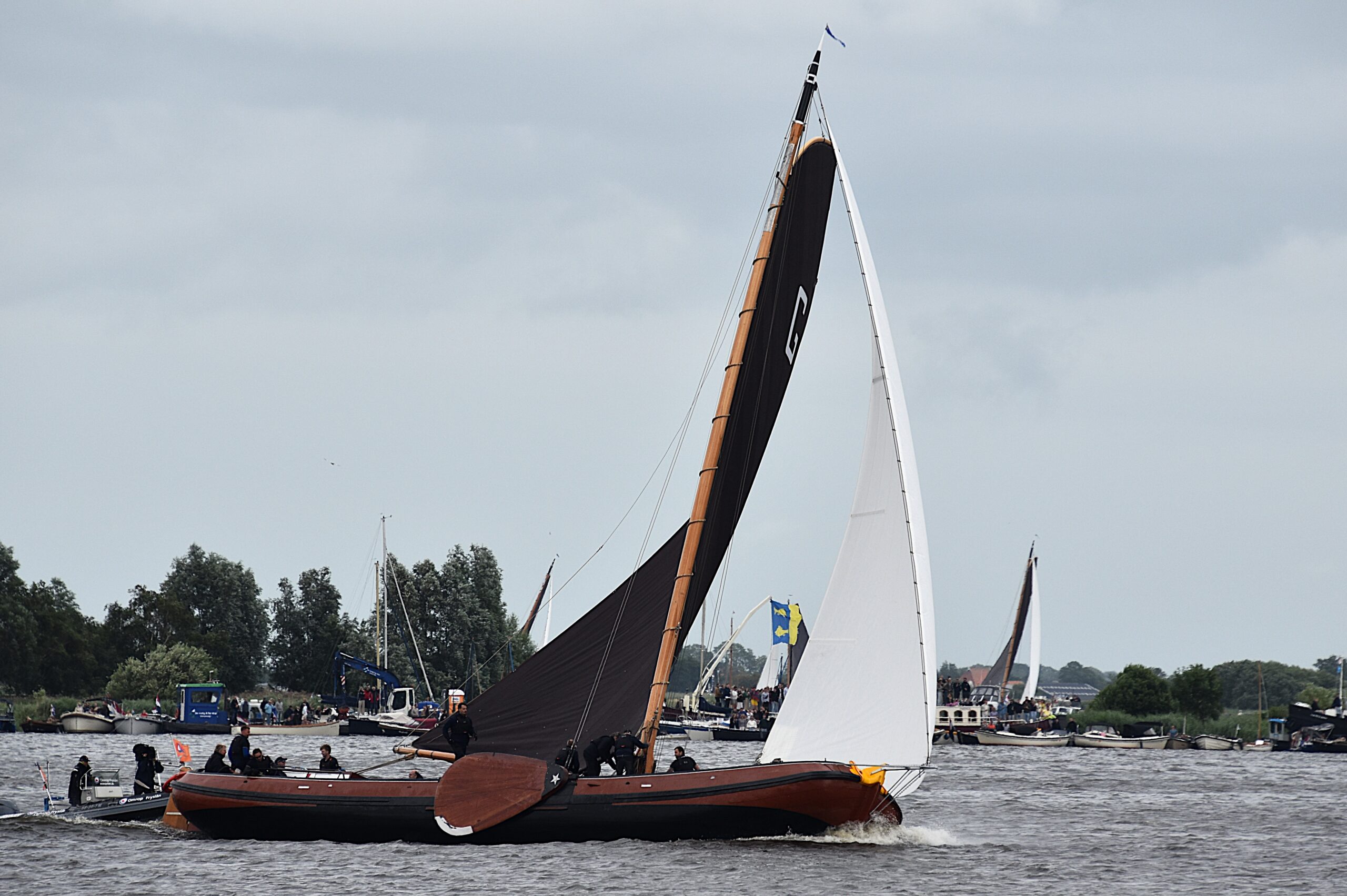 Doarp Grou declasseert concurrentie opening SKS-skûtsjesilen