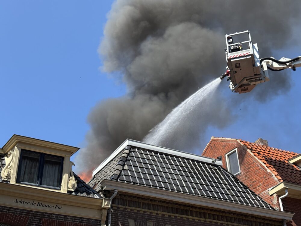 Update: Brand in Heerestraat onder controle, grote schade aan appartementen en naastgelegen panden