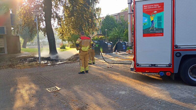 Buitenbrand aan De Werf in Leeuwarden snel onder controle