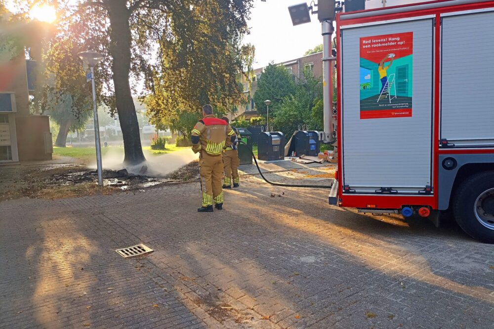 Buitenbrand aan De Werf in Leeuwarden snel onder controle