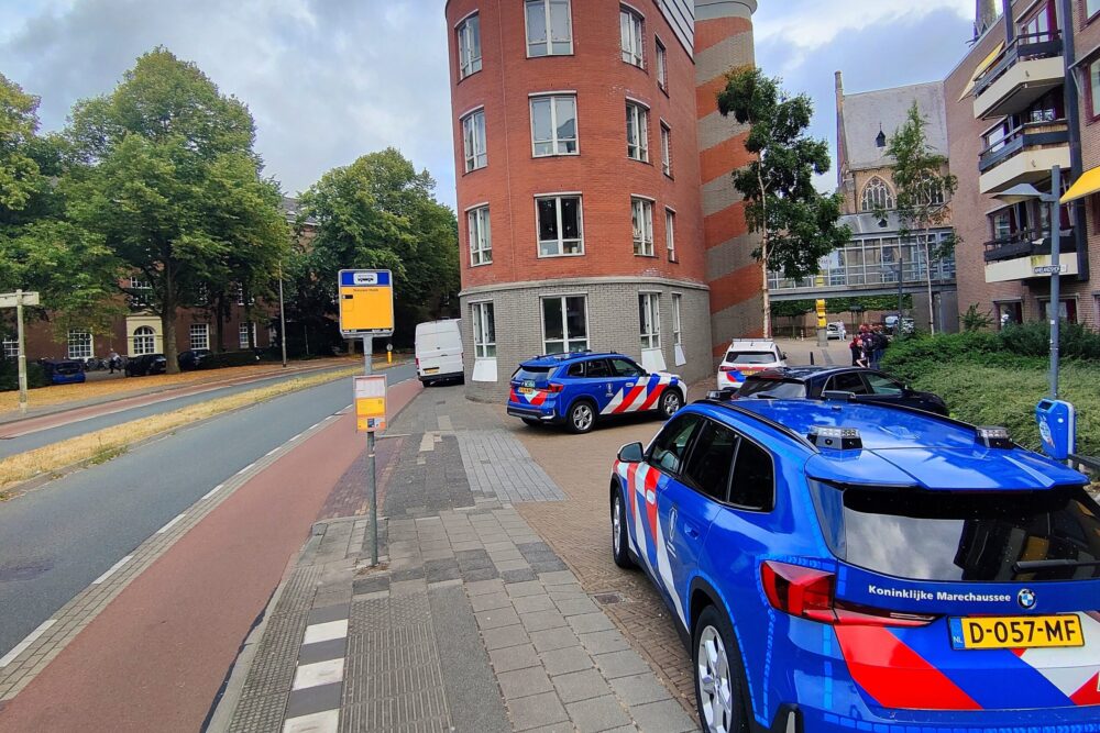 Grote politie-inzet aan Amelandshof in Leeuwarden