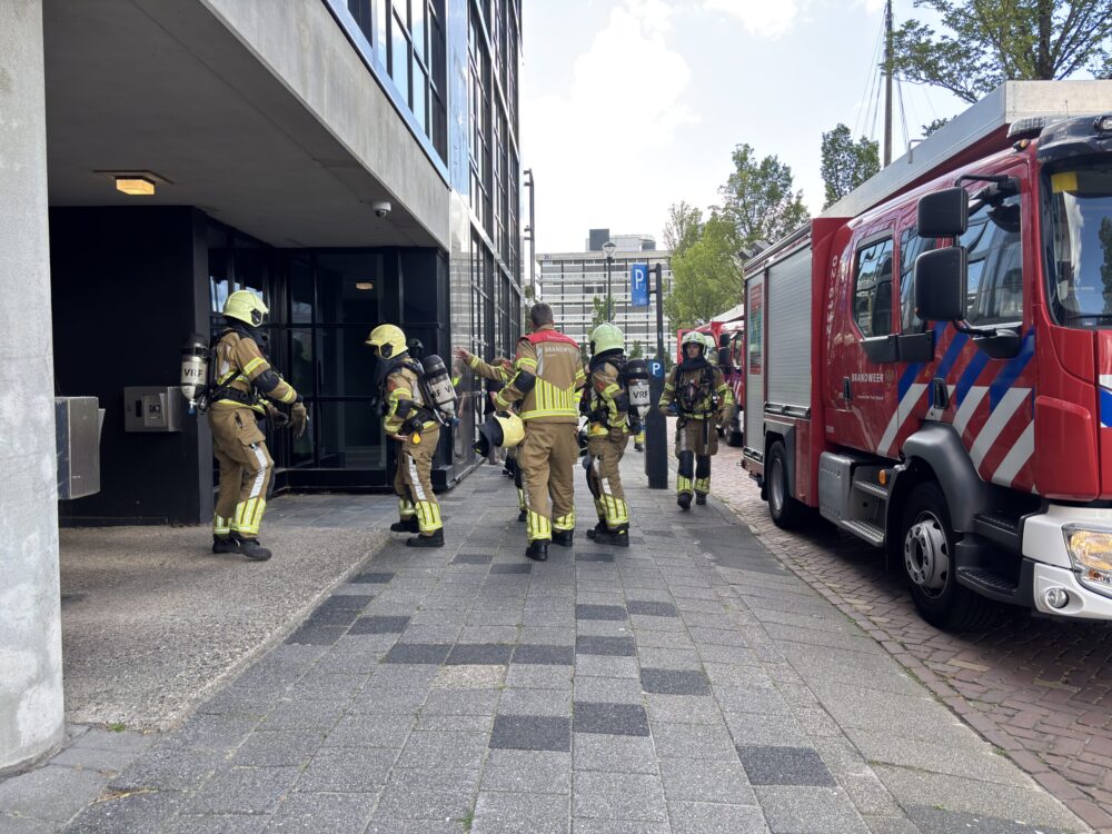 Brandweer massaal uitgerukt naar parkeergarage aan Snekerkade