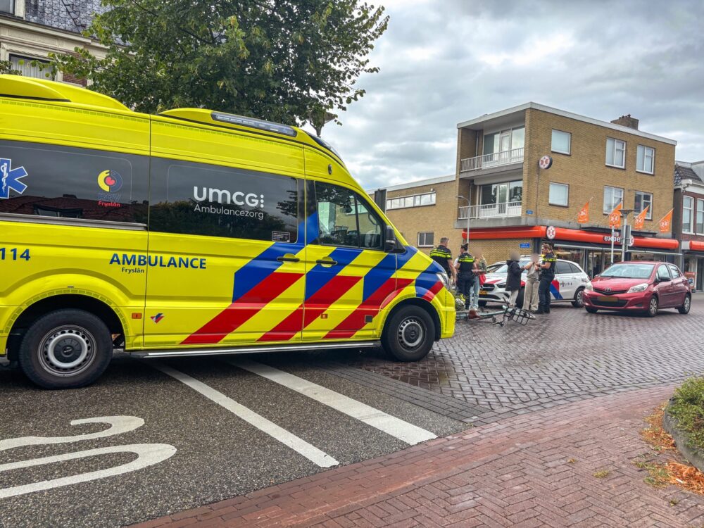 Fietser gewond na aanrijding met auto op Verlengde Schrans in Leeuwarden