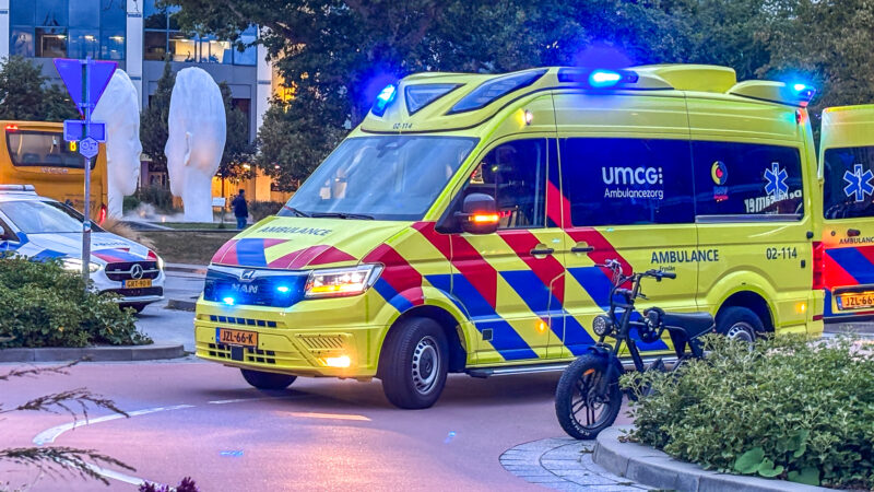 Fatbiker gewond na aanrijding met auto bij station Leeuwarden, bestuurder vlucht
