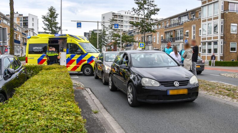 Kop-staartbotsing zorgt voor verkeershinder op Heliconweg in Leeuwarden