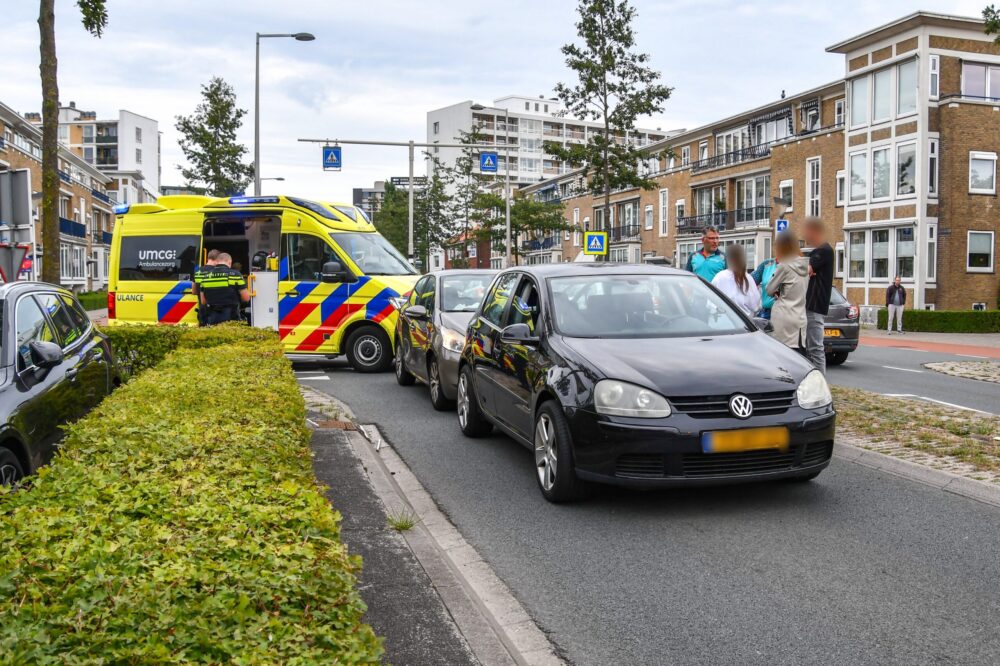Kop-staartbotsing zorgt voor verkeershinder op Heliconweg in Leeuwarden