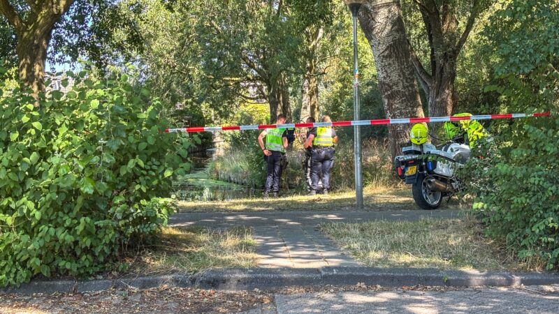 Overleden persoon aangetroffen in water aan Johan Winklerwei in Leeuwarden