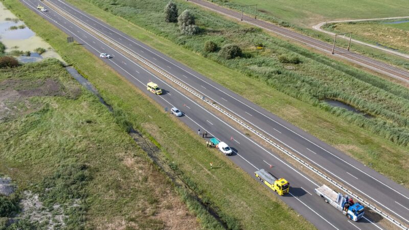 Kop-staartbotsing op A32 bij Grou zorgt voor verkeershinder
