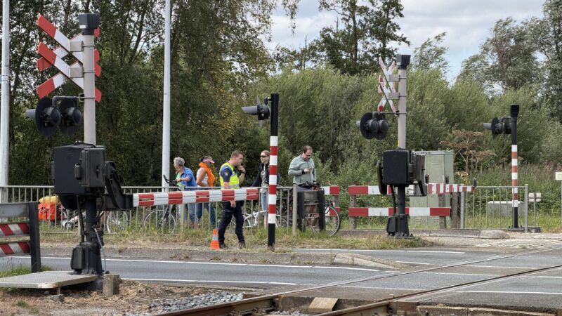 Overwegstoring zorgt voor verkeersproblemen tussen Grou en Jirnsum