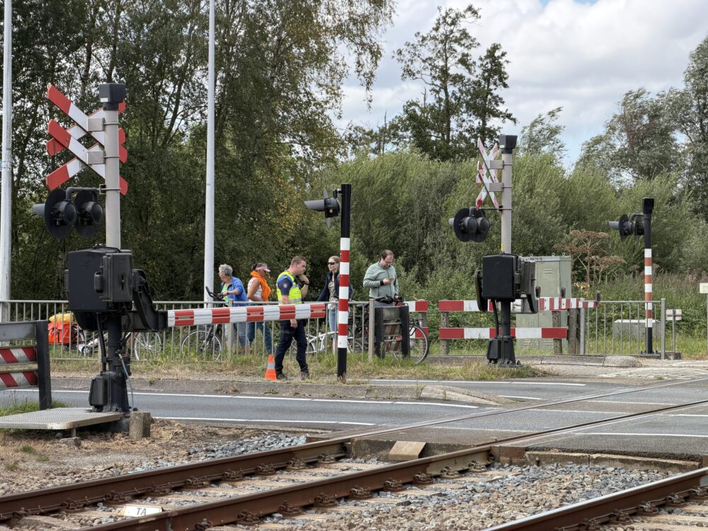 Overwegstoring zorgt voor verkeersproblemen tussen Grou en Jirnsum