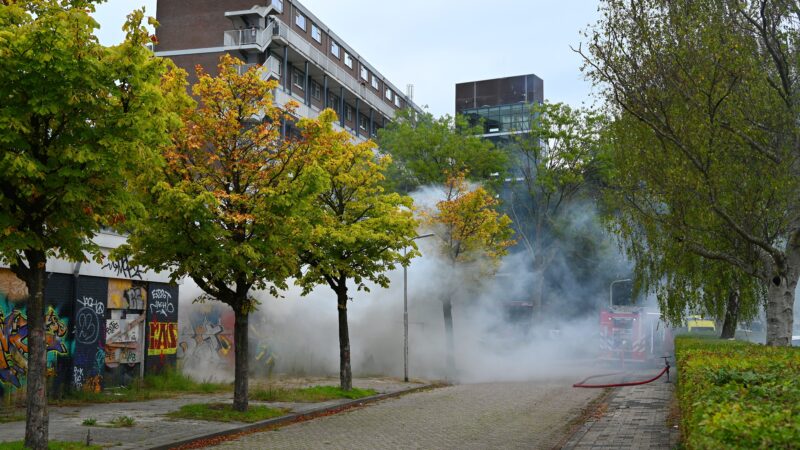 Brand aan Antillenweg in Leeuwarden zorgt voor flinke rookontwikkeling