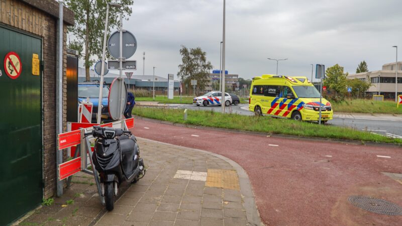 Scooter aangereden op rotonde in Leeuwarden