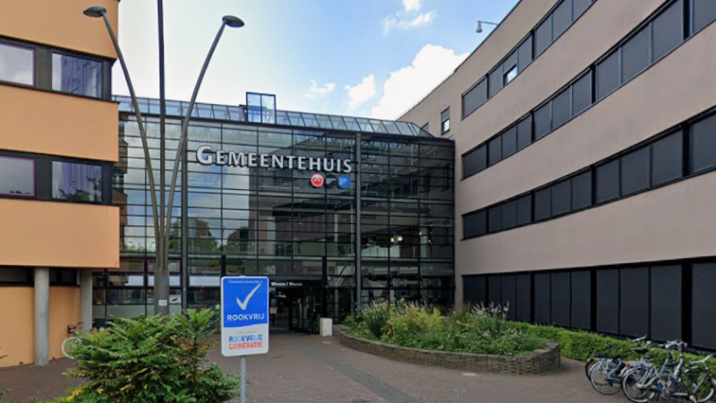 Gemeentehuis Leeuwarden krijgt nieuw glazen dak en nieuwe gevels