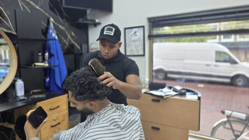 Van een tondeuse uit de supermarkt naar een barbershop aan de Voorstreek