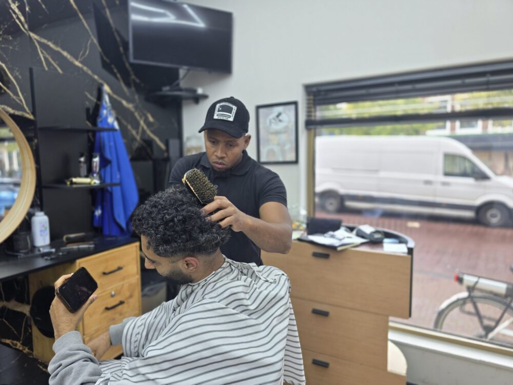 Van een tondeuse uit de supermarkt naar een barbershop aan de Voorstreek