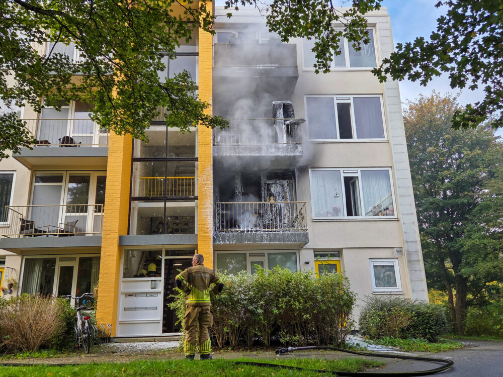 Balkonbrand in flat aan Prinsessenweg in Leeuwarden
