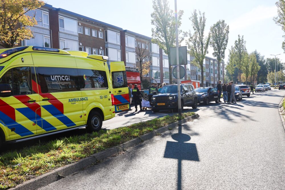 Persoon gewond bij botsing tussen drie auto’s op Pieter Stuyvesantweg