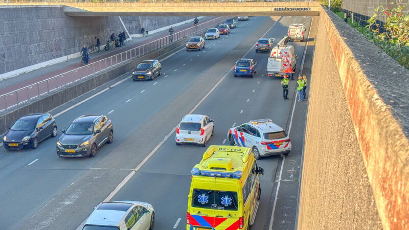 Twee bestelbussen van hetzelfde bedrijf botsen op Drachtsterweg