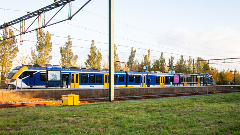 Minder treinen tussen Leeuwarden en Heerenveen door defecte bovenleiding